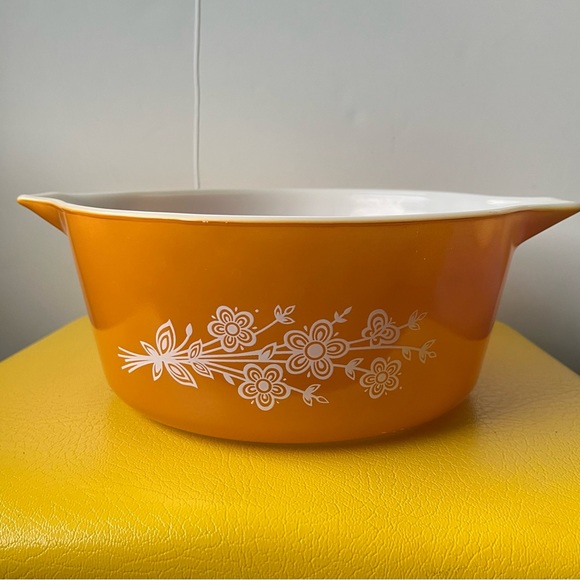 Pyrex | Kitchen | Pyrex Butterfly Gold 475b 25 Qt Round Casserole Dish ...
